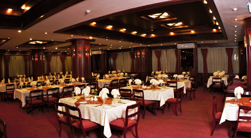 رستوران لوتوس هتل پارس شیراز