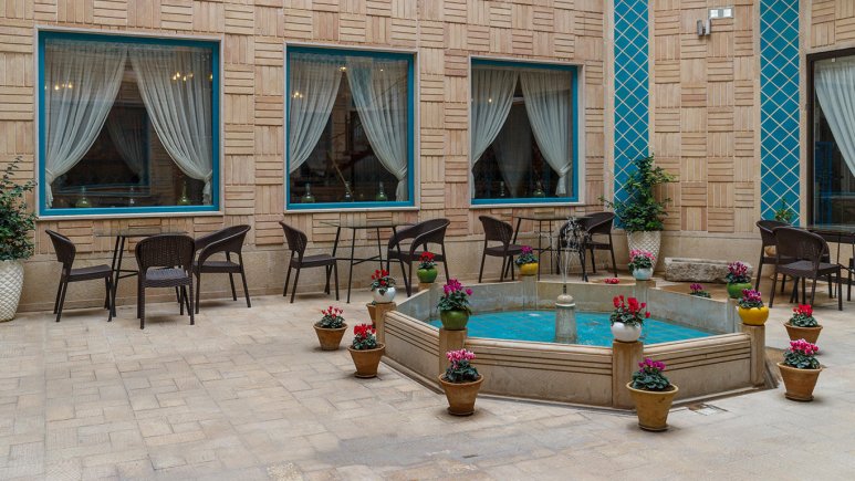 کافی شاپ هتل سنتی وکیل شیراز
